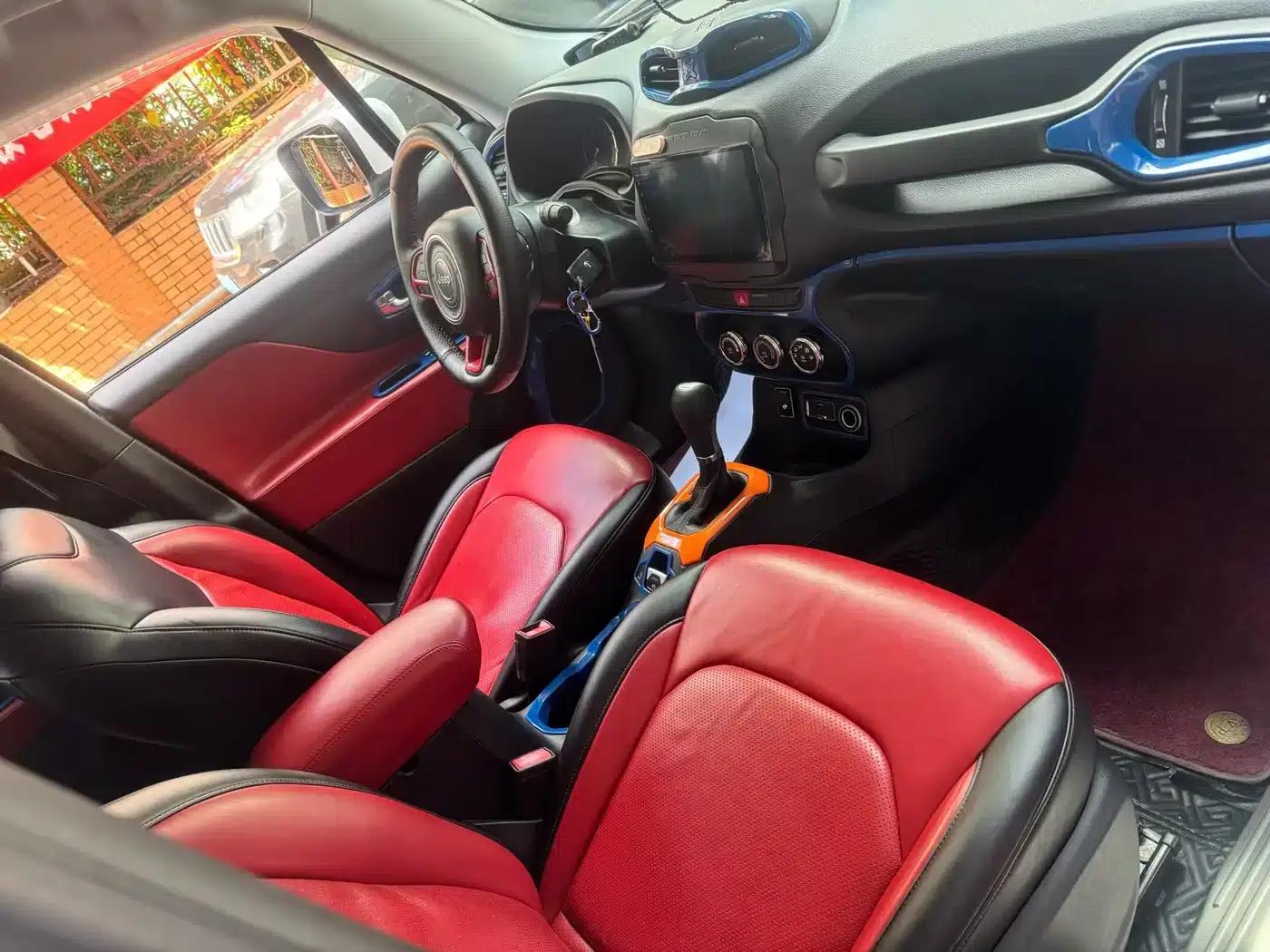 Jeep Renegade 2017 180T Automatic Dynamic Edition+ — миниатюра 4
