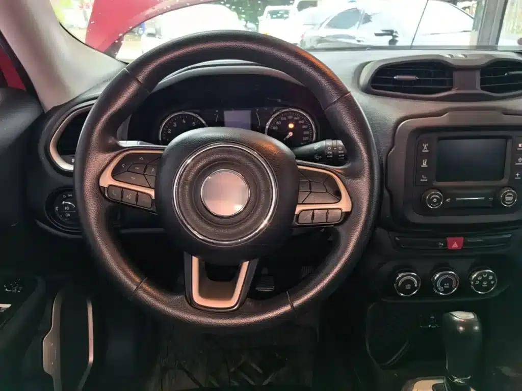 Jeep Renegade 2016 1.4T Automatic Performance Edition — миниатюра 11