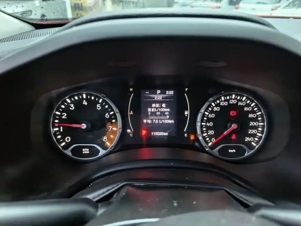 Jeep Renegade 2016 1.4T Automatic Performance Edition — миниатюра 12
