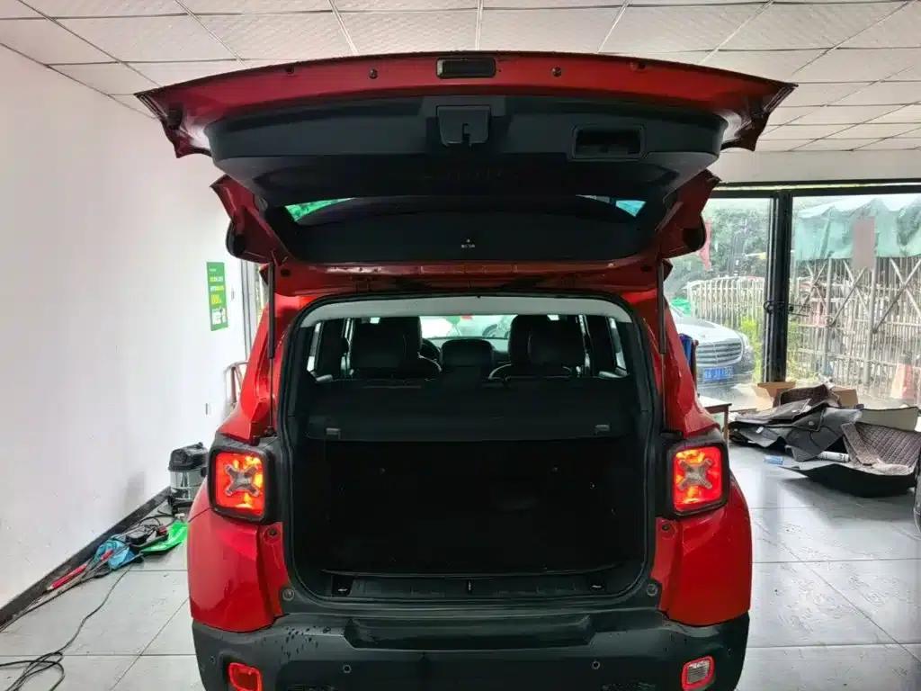 Jeep Renegade 2016 1.4T Automatic Performance Edition — миниатюра 19