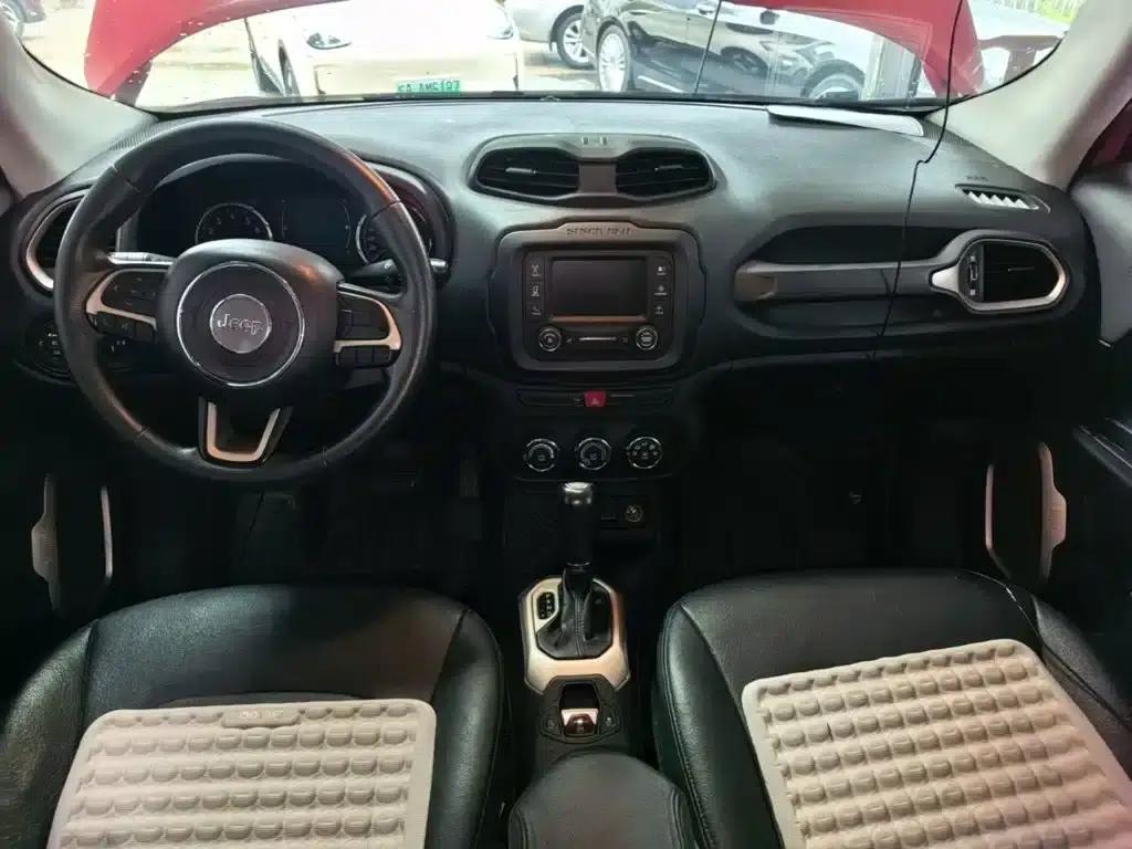 Jeep Renegade 2016 1.4T Automatic Performance Edition — миниатюра 10