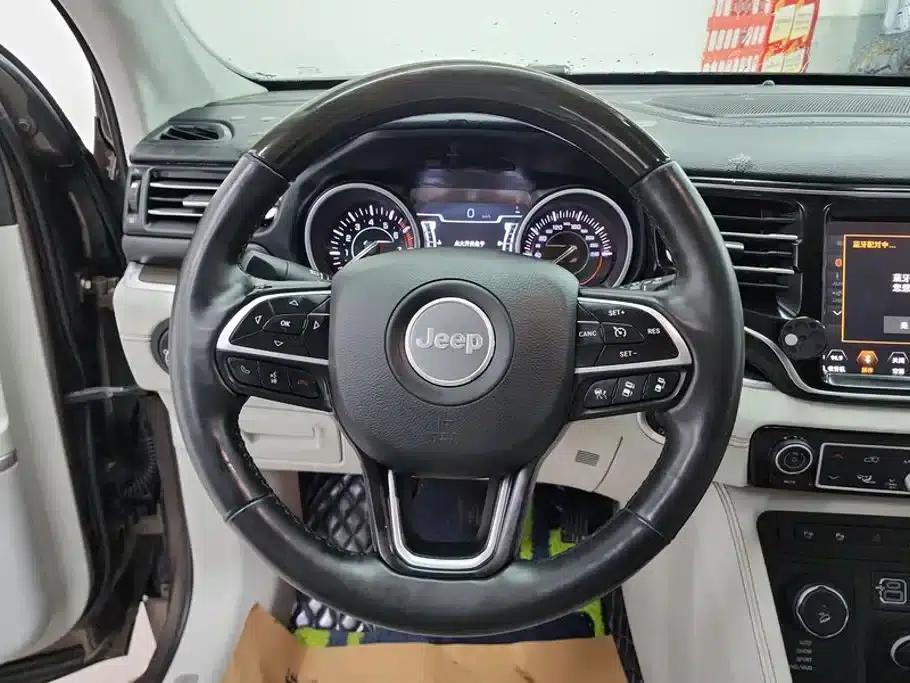 Grand Commander 2018 2.0T 4WD Premium Edition (National V Emission Standard) — миниатюра 15
