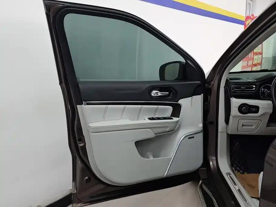 Grand Commander 2018 2.0T 4WD Premium Edition (National V Emission Standard) — миниатюра 7