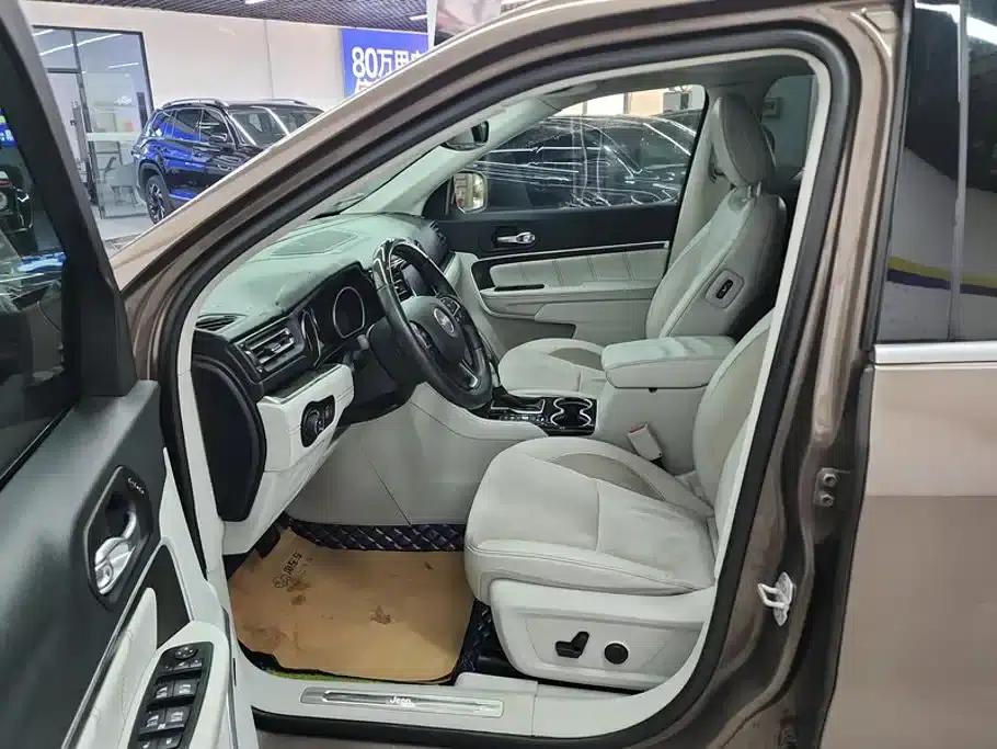 Grand Commander 2018 2.0T 4WD Premium Edition (National V Emission Standard) — миниатюра 9