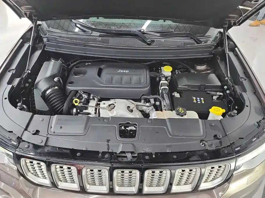Grand Commander 2018 2.0T 4WD Premium Edition (National V Emission Standard) — миниатюра 10