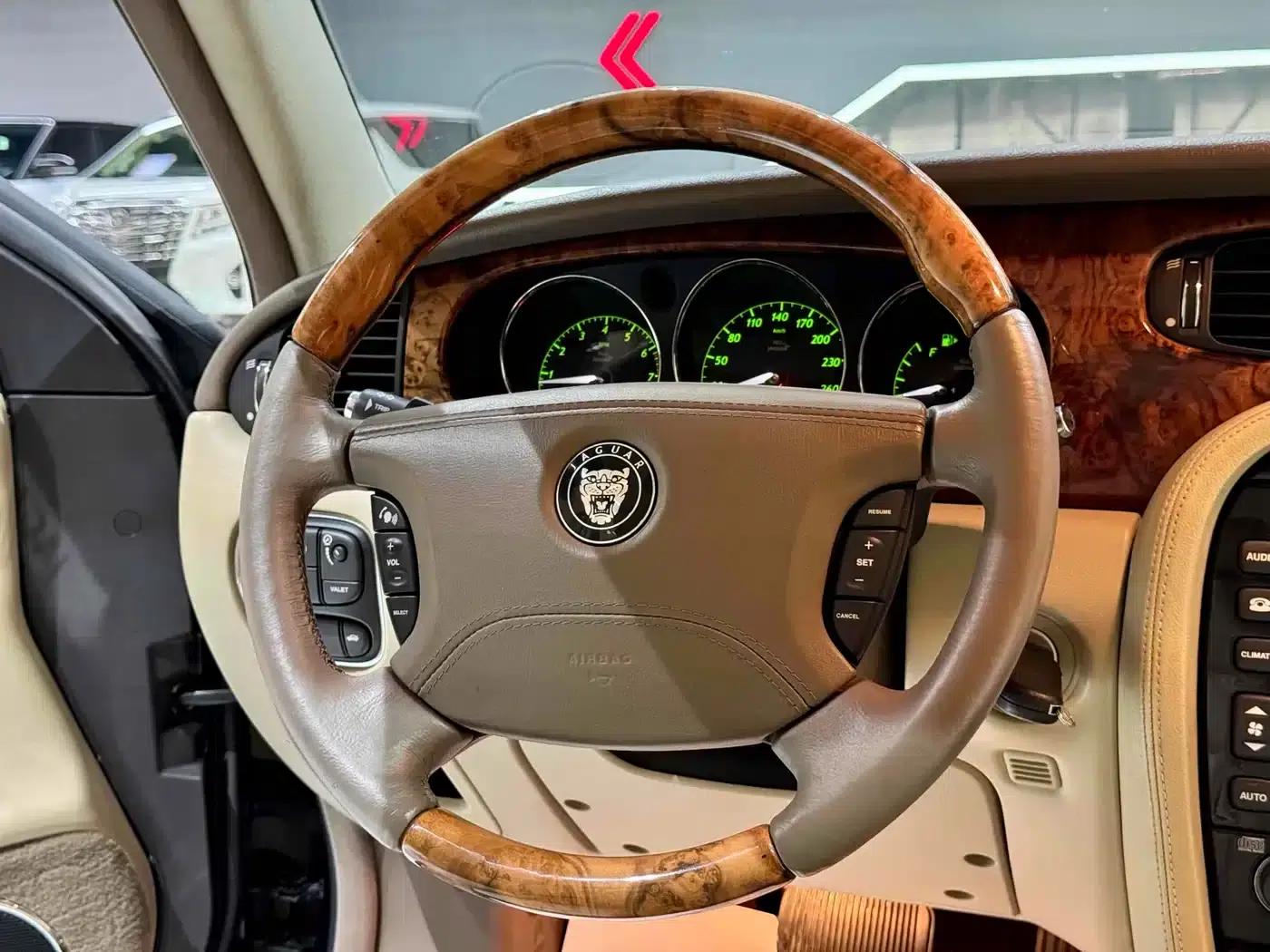 Jaguar XJ 2007 XJ8L 4.2 Royal Extended Edition — миниатюра 11