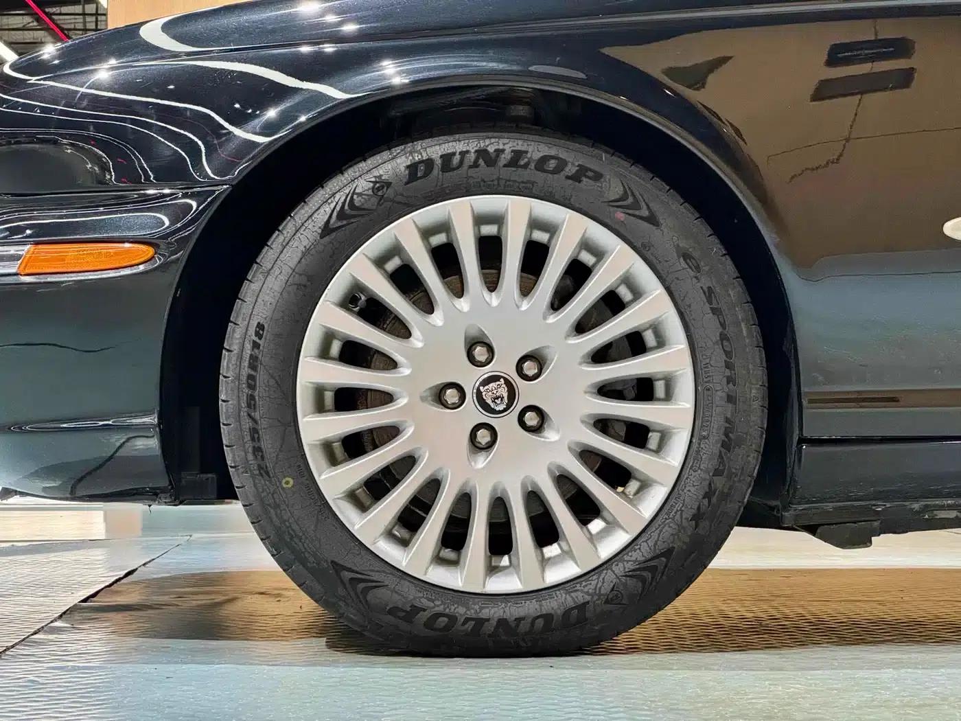 Jaguar XJ 2007 XJ8L 4.2 Royal Extended Edition — миниатюра 17