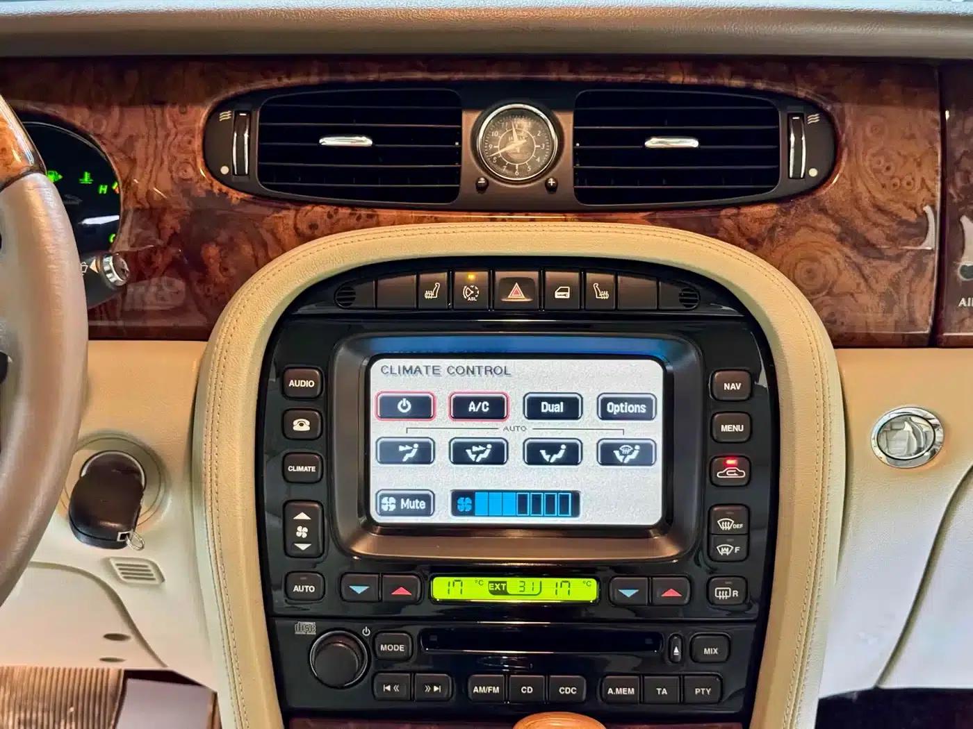 Jaguar XJ 2007 XJ8L 4.2 Royal Extended Edition — миниатюра 7