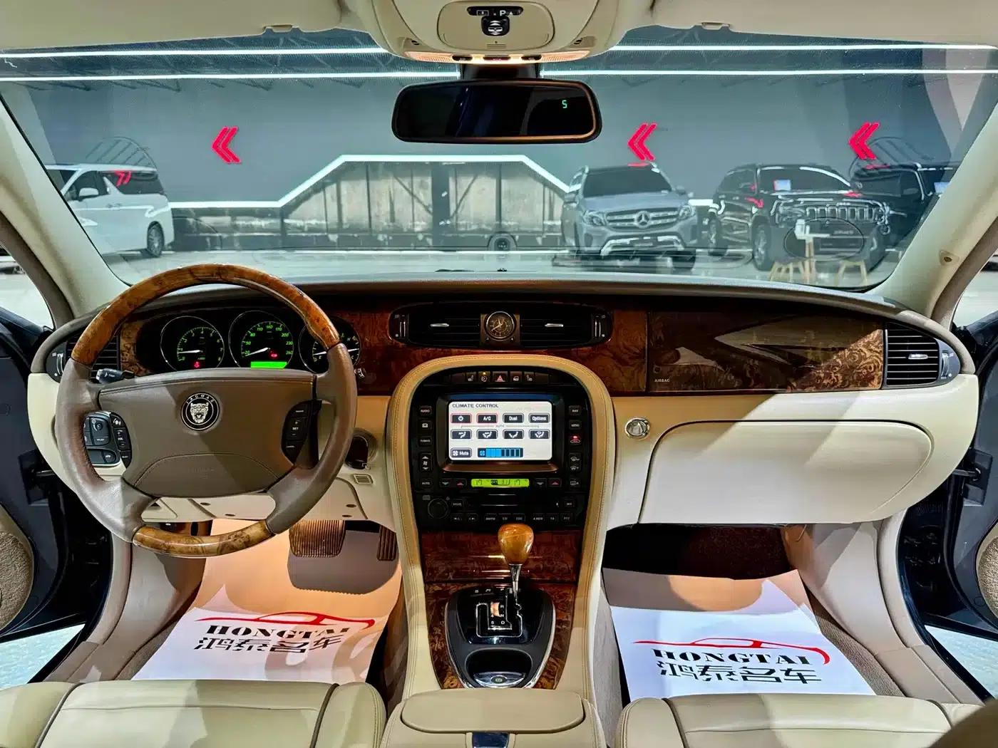 Jaguar XJ 2007 XJ8L 4.2 Royal Extended Edition — миниатюра 10