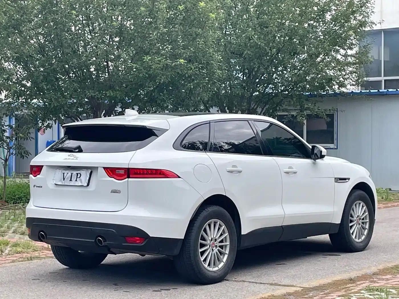 Jaguar F-PACE 2018 2.0T AWD Urban Luxury Edition — миниатюра 8