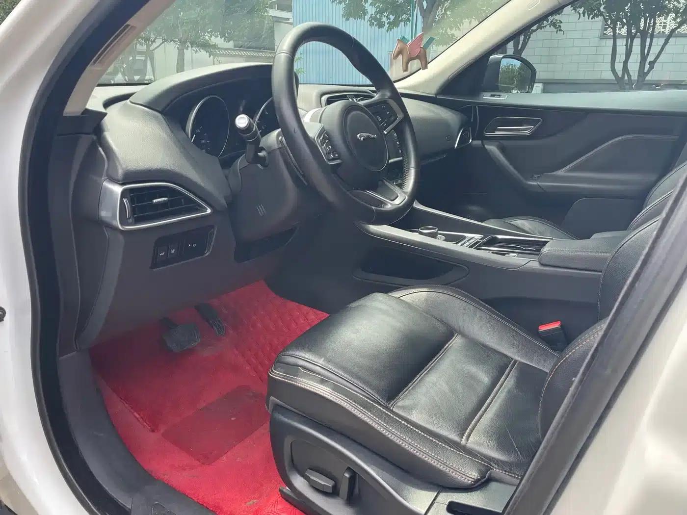 Jaguar F-PACE 2018 2.0T AWD Urban Luxury Edition — миниатюра 9
