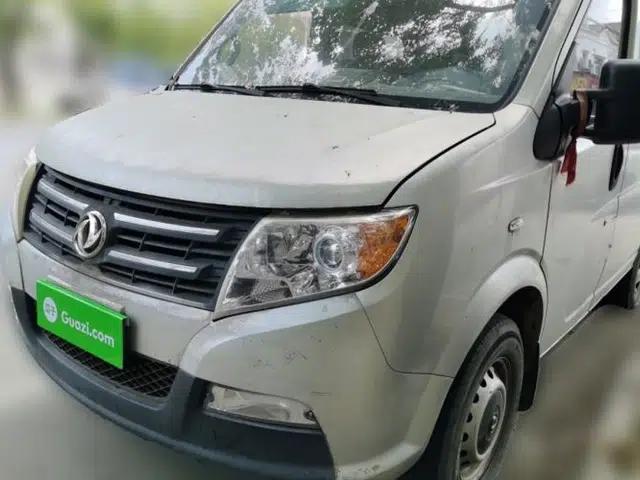Dongfeng Yufeng 2014 2.5T YuliBao Logistics Vehicle Standard Features Include Short Wheelbase with Mid-Roof ZD25