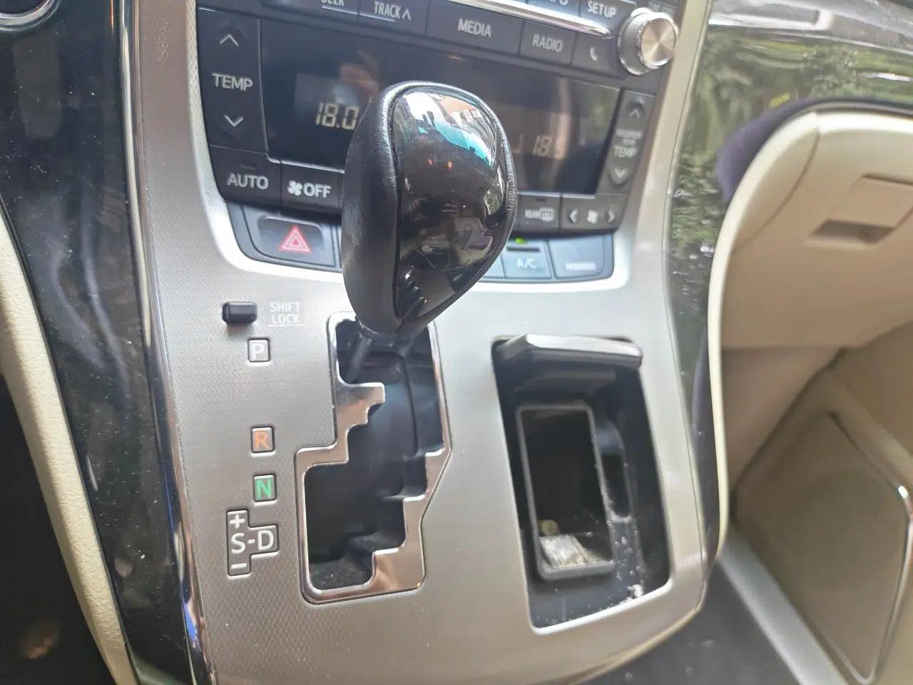 Toyota Alphard 2014 Toyota Alphard 3.5L Gasoline, Seven-Seater, Automatic, with Panoramic Sunroof – Parallel Import — миниатюра 14