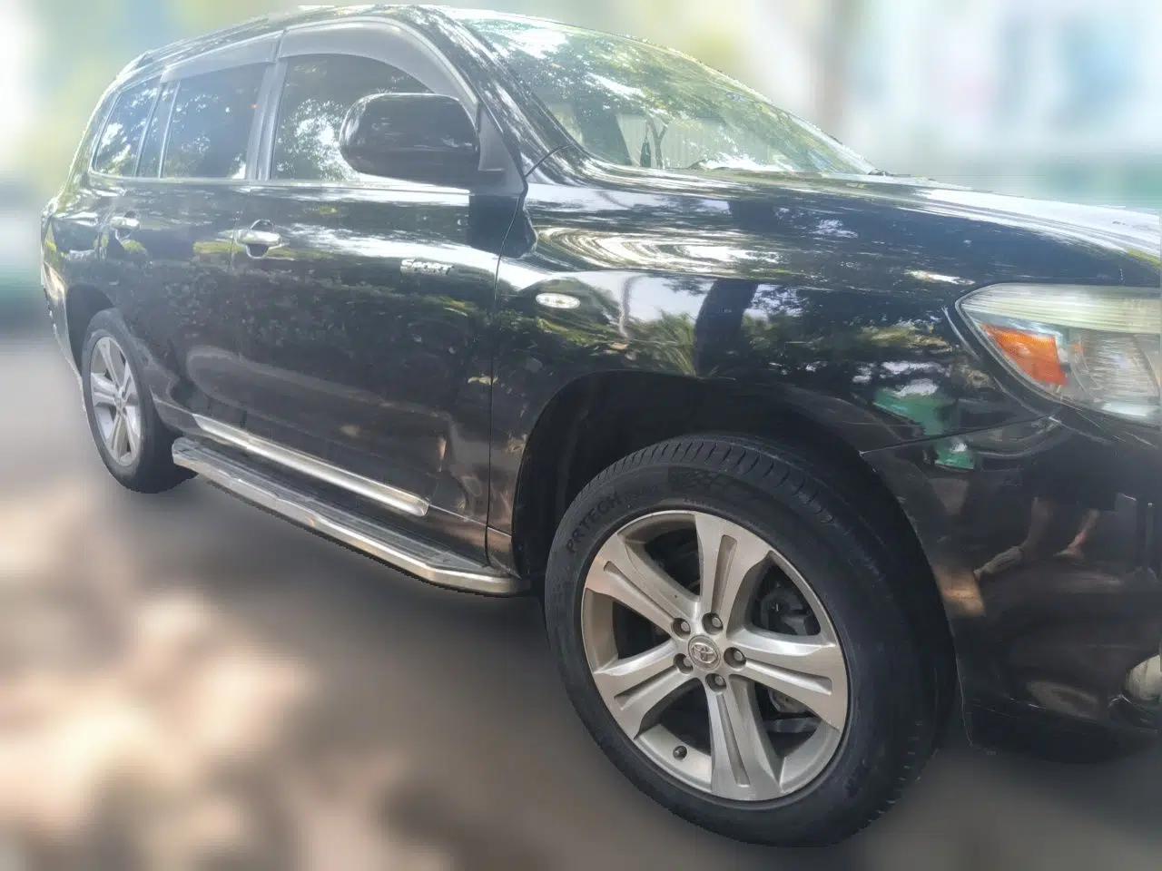 Toyota Highlander 2009 2.7L Two-Wheel Drive 7-Seater Luxury Edition — миниатюра 3