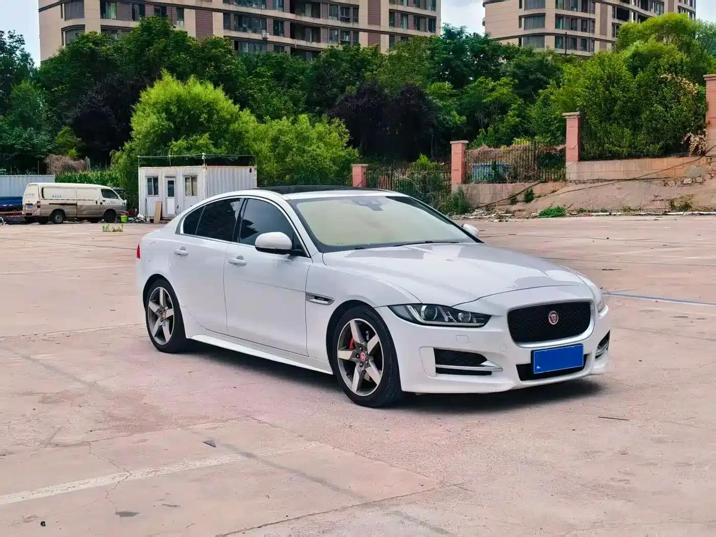 Jaguar XE 2015 2.0T 200PS R-Sport — миниатюра 3