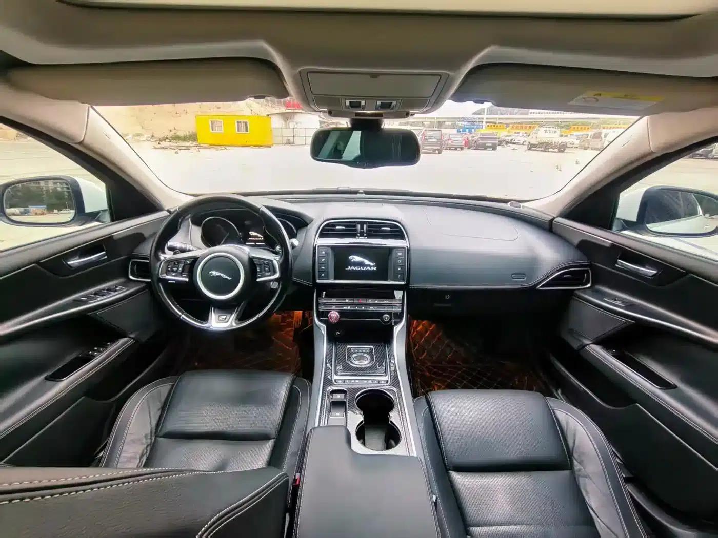 Jaguar XE 2015 2.0T 200PS R-Sport — миниатюра 5