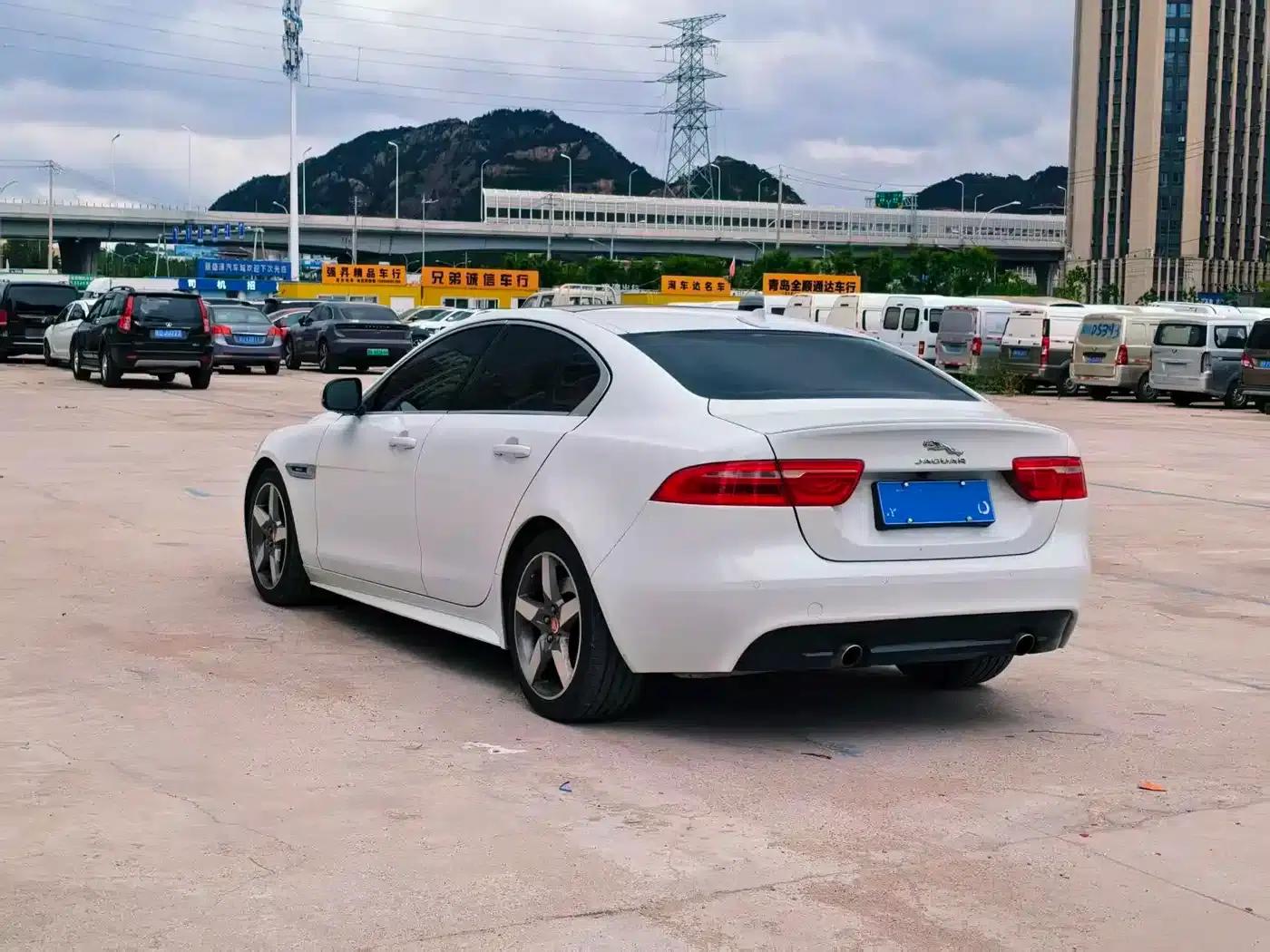 Jaguar XE 2015 2.0T 200PS R-Sport — миниатюра 9