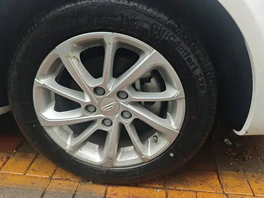 Geely Emgrand 2021 UP 1.5L CVT Luxury Edition — миниатюра 6