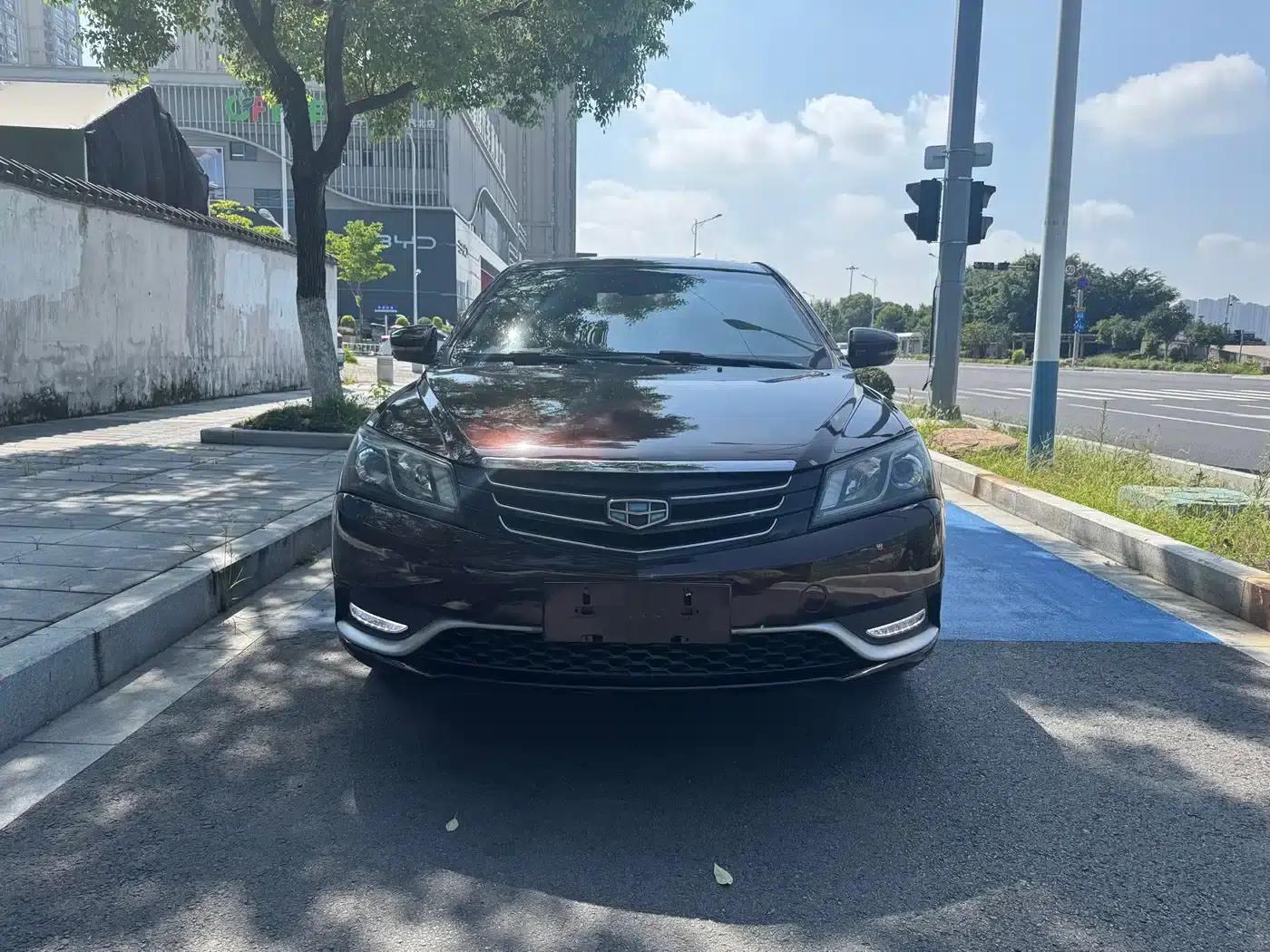 Geely Emgrand 2014 Sedan 1.5L Manual Elite — миниатюра 3