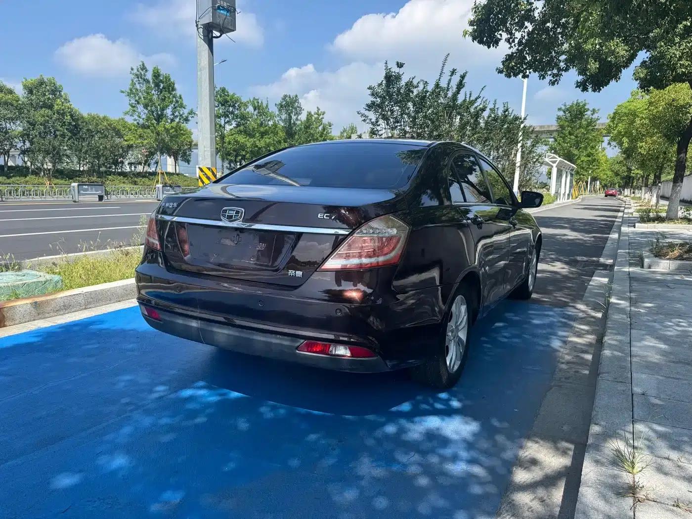 Geely Emgrand 2014 Sedan 1.5L Manual Elite — миниатюра 4