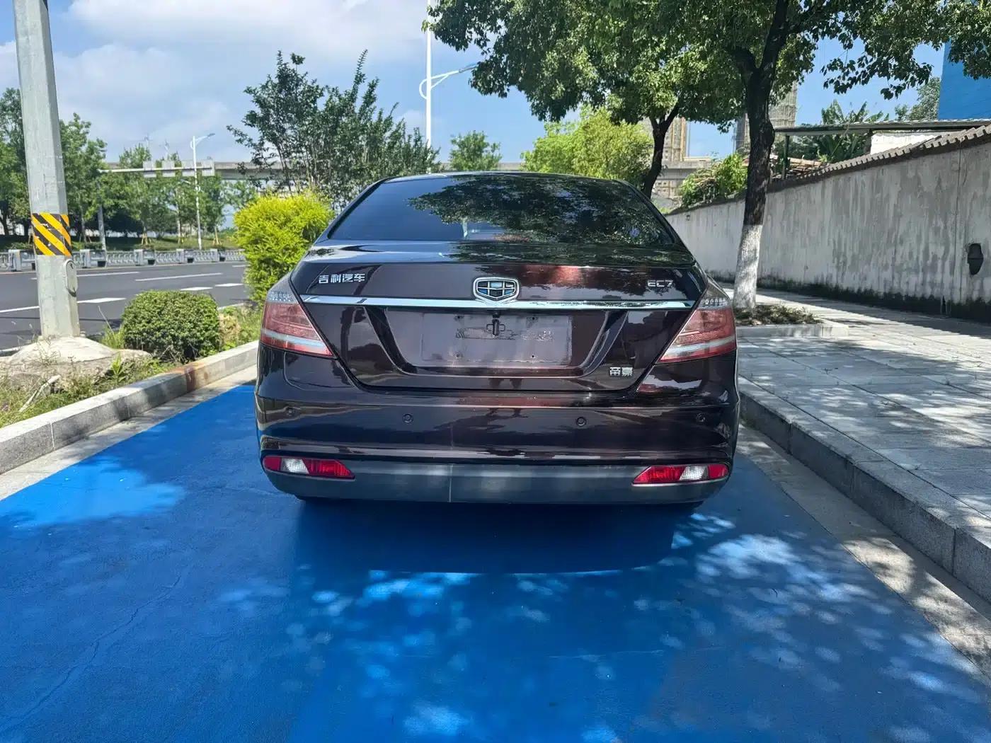 Geely Emgrand 2014 Sedan 1.5L Manual Elite — миниатюра 5