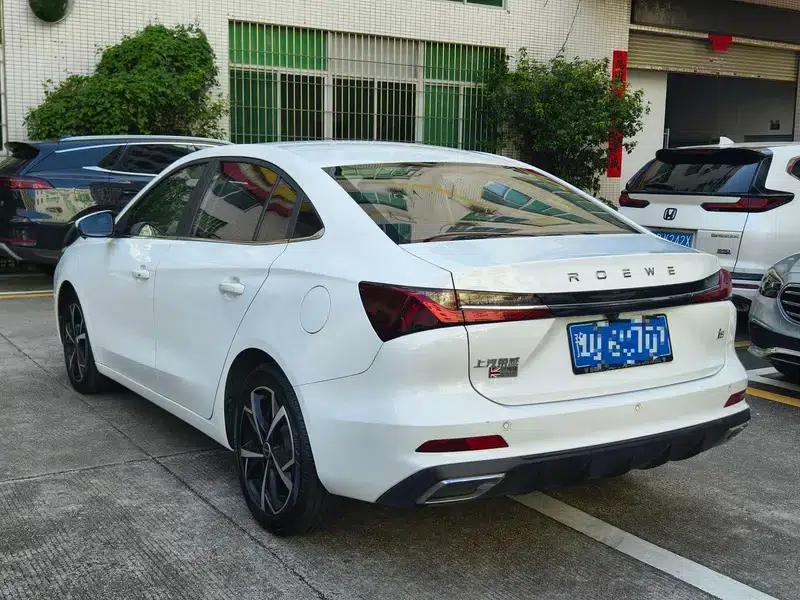 Roewe i5 2023 1.5L CVT Premium Edition — миниатюра 4