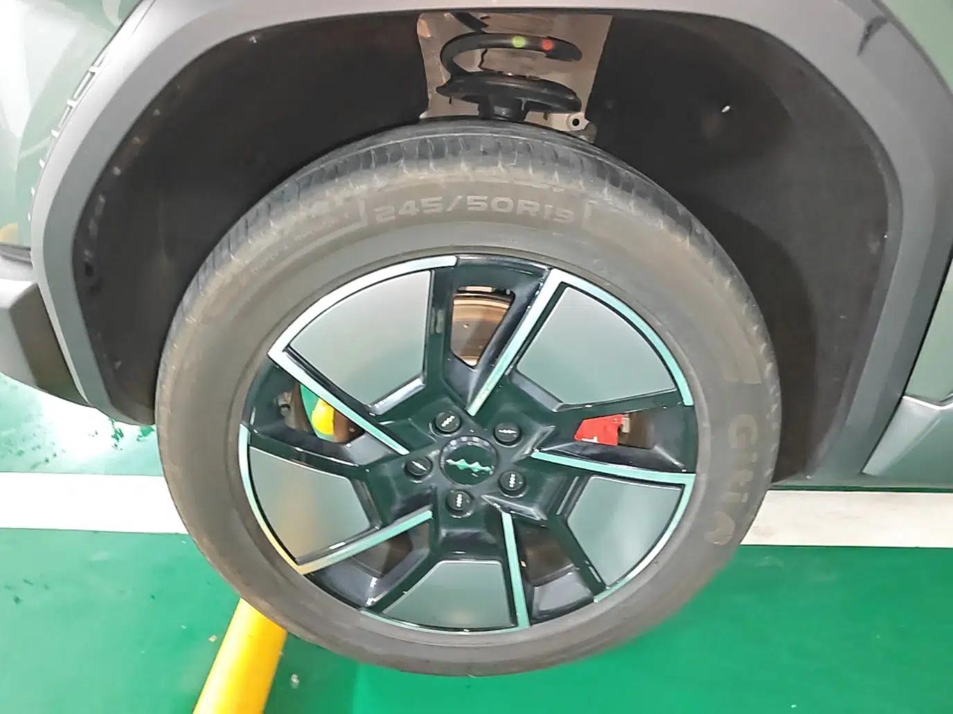 Formula Leopard Titanium 3 2025 501KM All-Wheel Drive Intelligent Driving Ultra Version — миниатюра 10