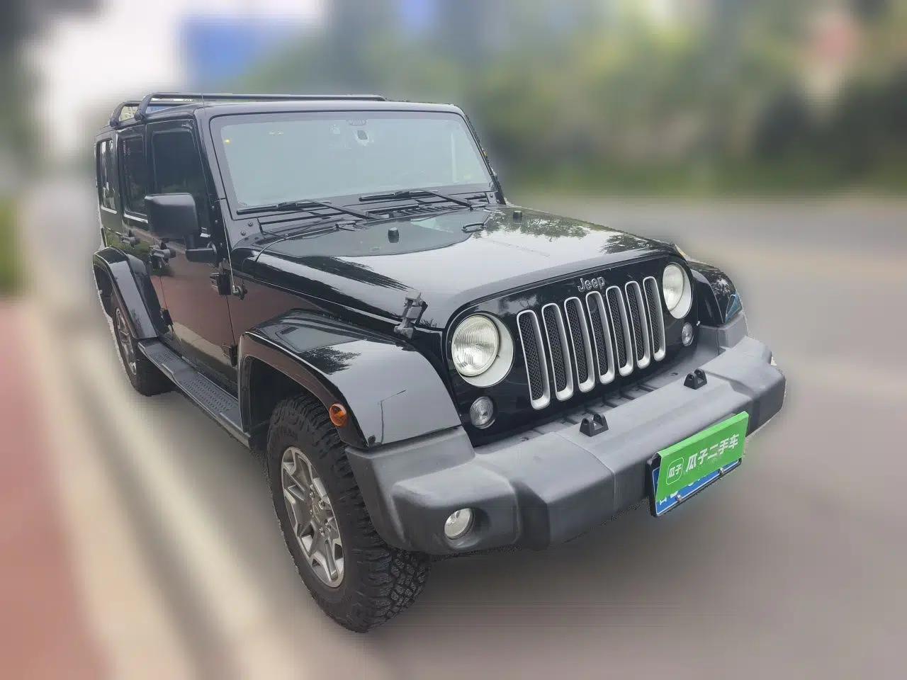 Jeep Wrangler 2015 3.0L Sahara Four-Door Comfort Edition — миниатюра 3