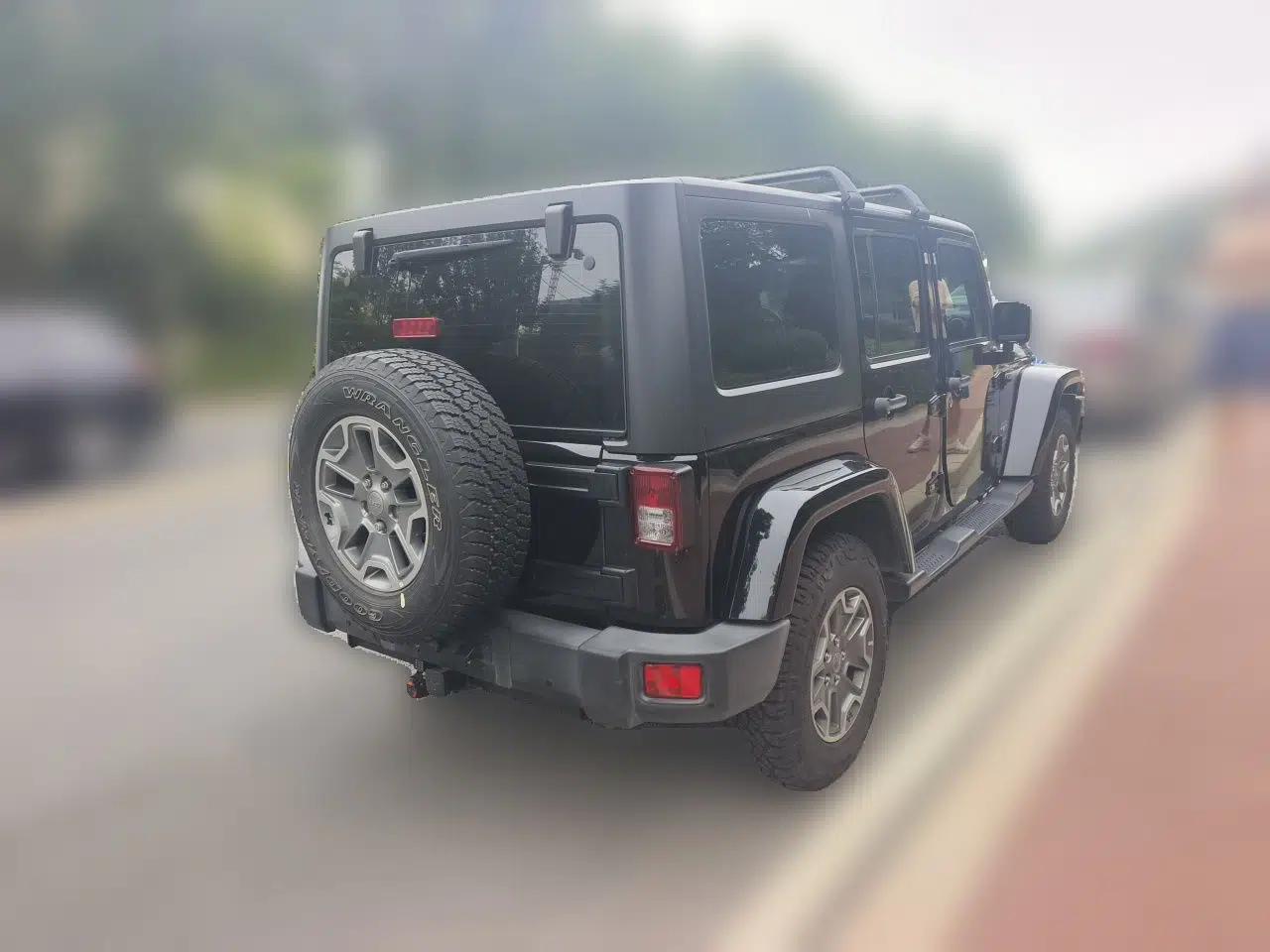 Jeep Wrangler 2015 3.0L Sahara Four-Door Comfort Edition — миниатюра 6