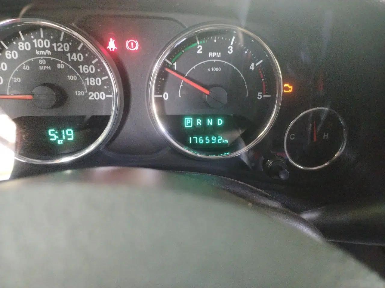 Jeep Wrangler 2015 2.8TD Sahara Four-Door Comfort Edition — миниатюра 12