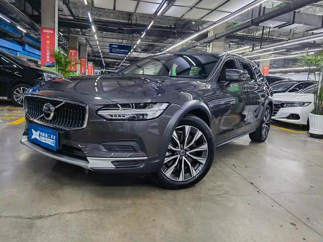 2024 Volvo V90 Cross Country B5 AWD Smart Edition