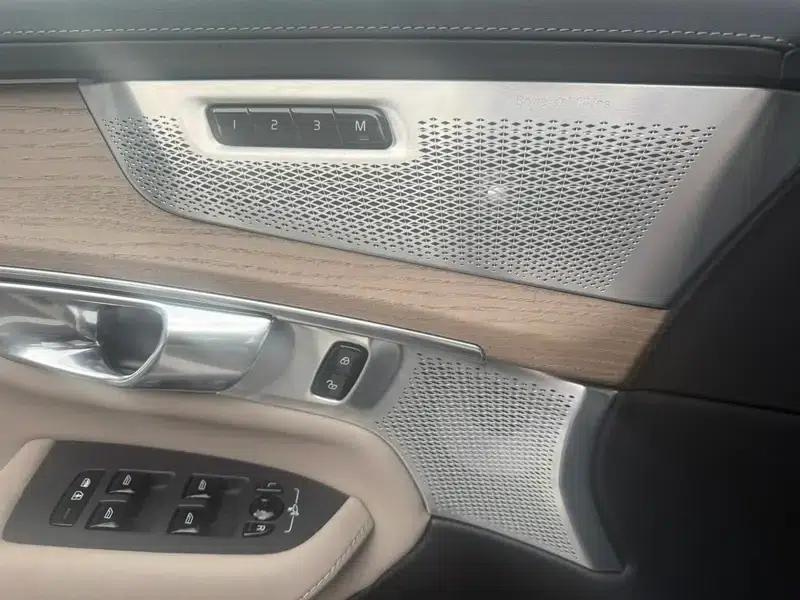 Volvo XC90 PHEV 2025 E-Drive Hybrid T8 Long Range Premium Luxury Edition 7-Seater — миниатюра 6