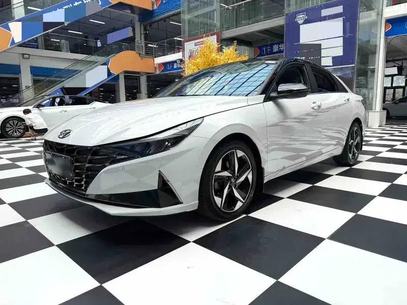 Hyundai Elantra 2022 1.5L CVT LUX Premium Edition — миниатюра 1