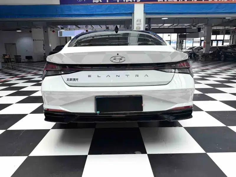 Hyundai Elantra 2022 1.5L CVT LUX Premium Edition — миниатюра 5