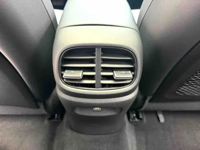 Hyundai Elantra 2022 1.5L CVT LUX Premium Edition — миниатюра 7