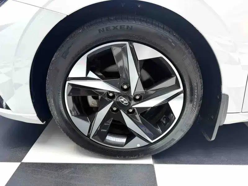 Hyundai Elantra 2022 1.5L CVT LUX Premium Edition — миниатюра 8