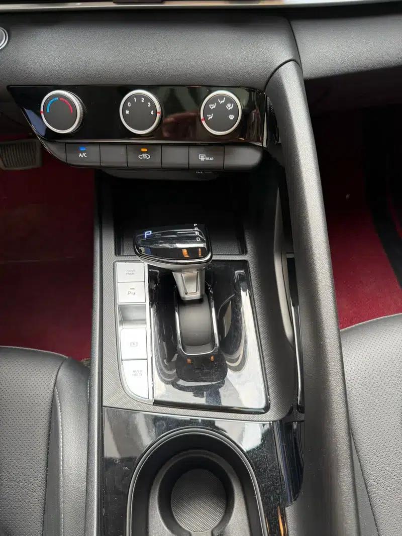 Hyundai Elantra 2023 1.5L CVT GLX Elite Edition — миниатюра 18