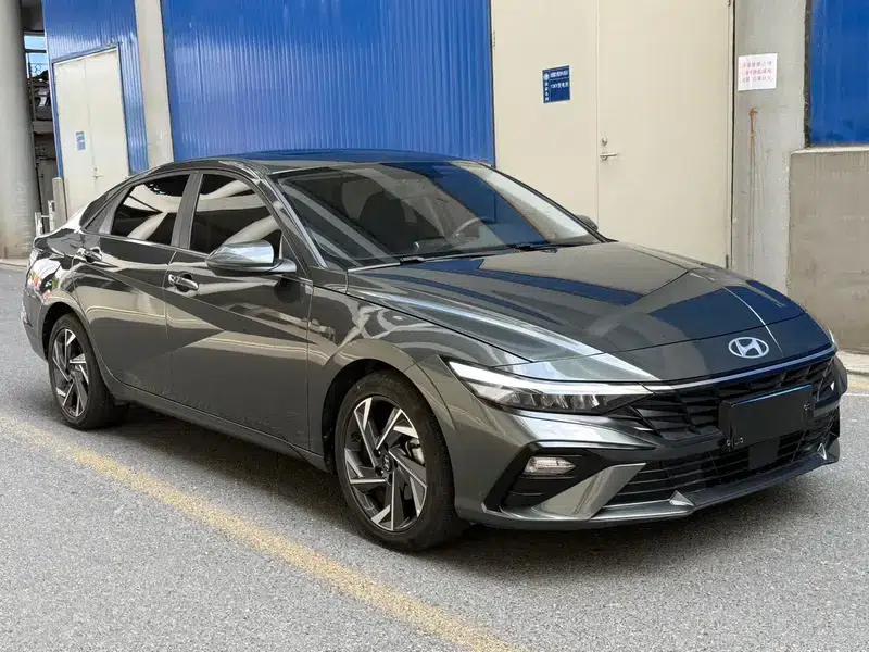 Hyundai Elantra 2023 1.5L CVT GLX Elite Edition — миниатюра 3
