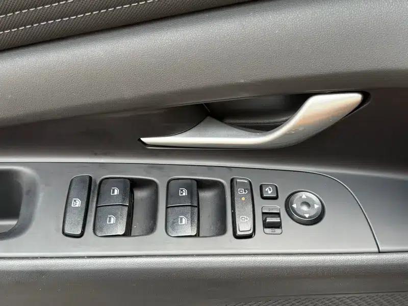 Hyundai Elantra 2023 1.5L CVT GLX Elite Edition — миниатюра 23