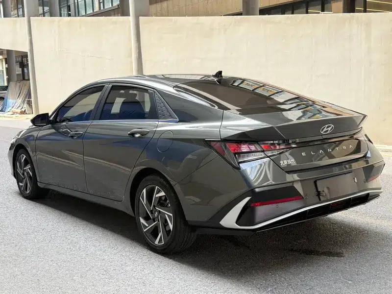 Hyundai Elantra 2023 1.5L CVT GLX Elite Edition — миниатюра 4