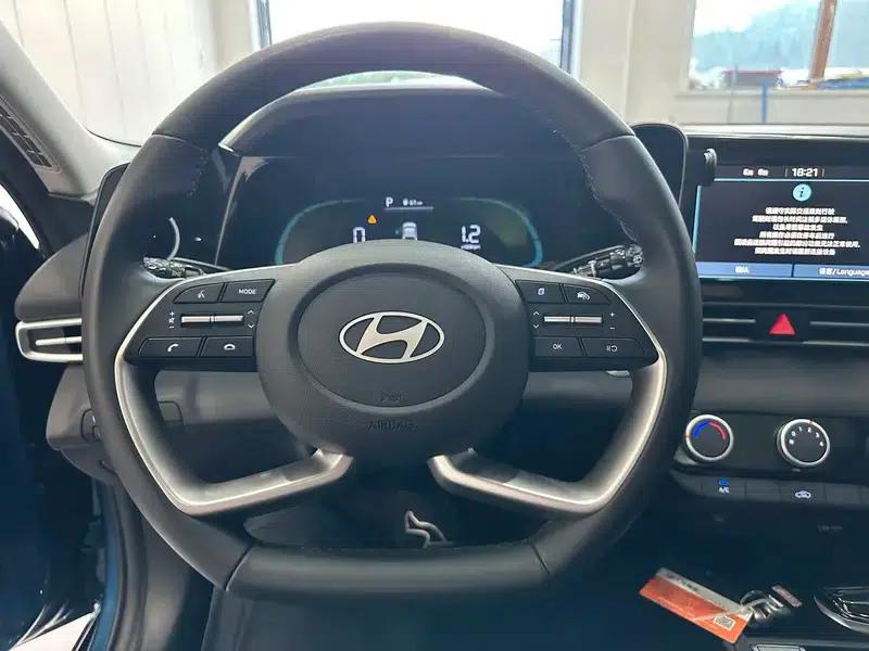 Hyundai Elantra 2023 1.5L CVT GLX Elite Edition — миниатюра 14