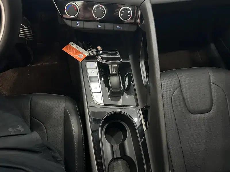 Hyundai Elantra 2023 1.5L CVT GLX Elite Edition — миниатюра 15