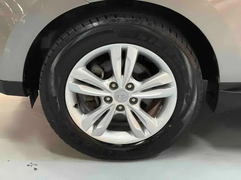 Hyundai ix35 2012 2.0L Automatic 2WD Elite GLS — миниатюра 16