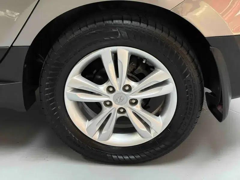 Hyundai ix35 2012 2.0L Automatic 2WD Elite GLS — миниатюра 19