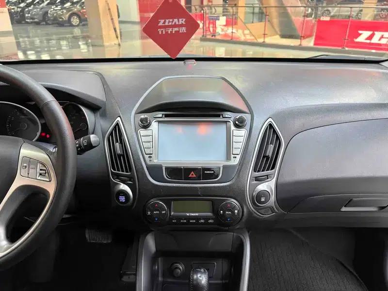 Hyundai ix35 2012 2.0L Automatic 2WD Elite GLS — миниатюра 25
