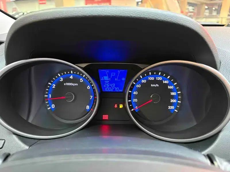 Hyundai ix35 2012 2.0L Automatic 2WD Elite GLS — миниатюра 26