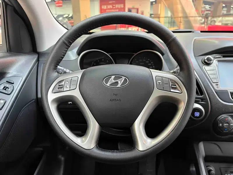 Hyundai ix35 2012 2.0L Automatic 2WD Elite GLS — миниатюра 27