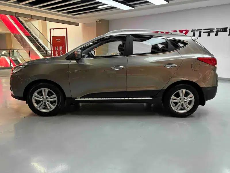 Hyundai ix35 2012 2.0L Automatic 2WD Elite GLS — миниатюра 4