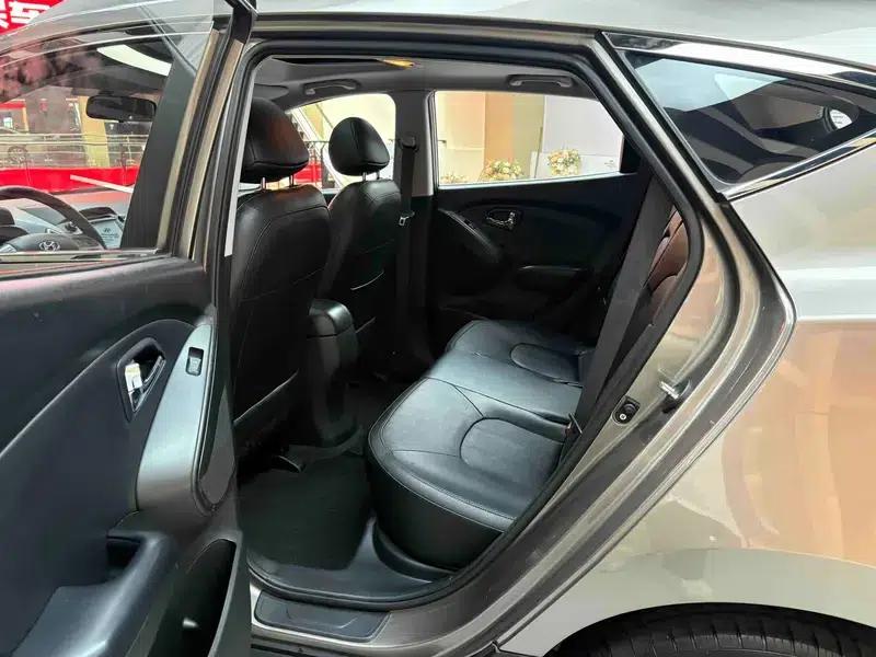 Hyundai ix35 2012 2.0L Automatic 2WD Elite GLS — миниатюра 31