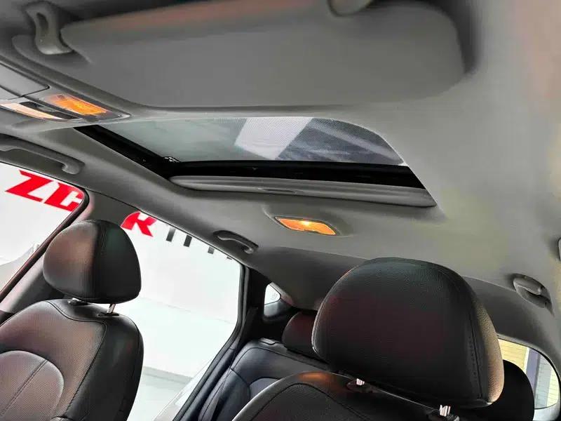 Hyundai ix35 2012 2.0L Automatic 2WD Elite GLS — миниатюра 32
